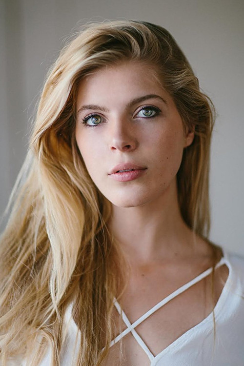 Victoria Jacobsen as Scarlett
