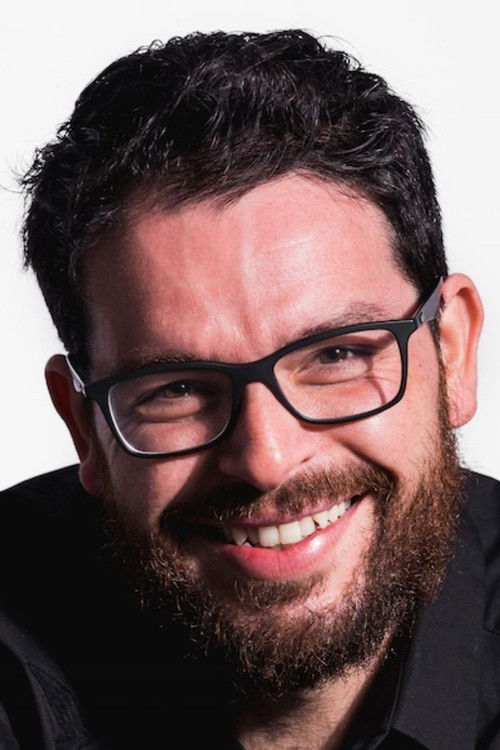 Javi Chou as Fotógrafo 1