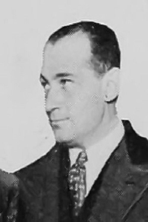 Lothar Mendes as Lobby extra