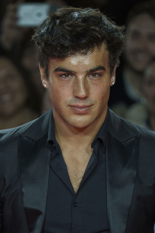 Óscar Casas as Iván