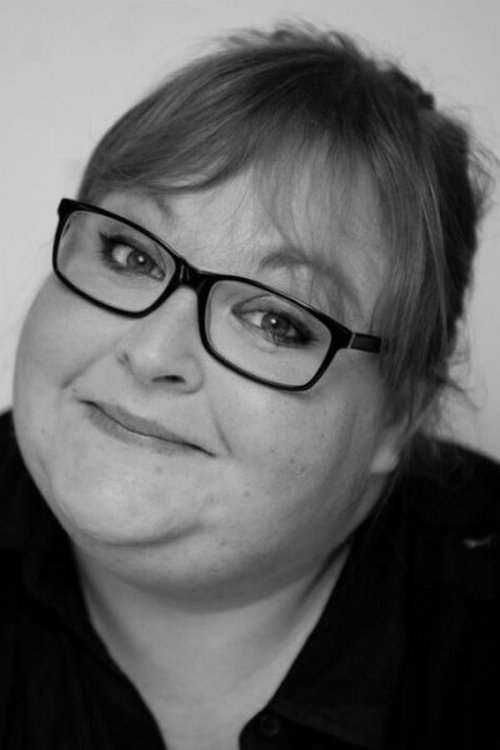 Anne Bakland as Komiker