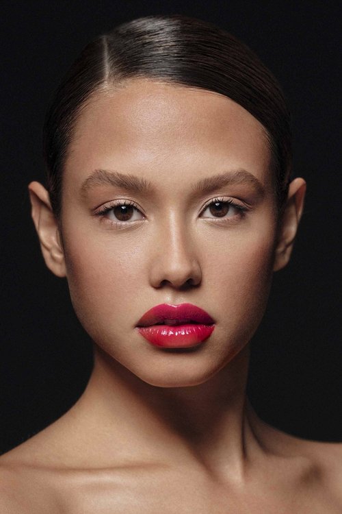 Natalia Azahara as Laura