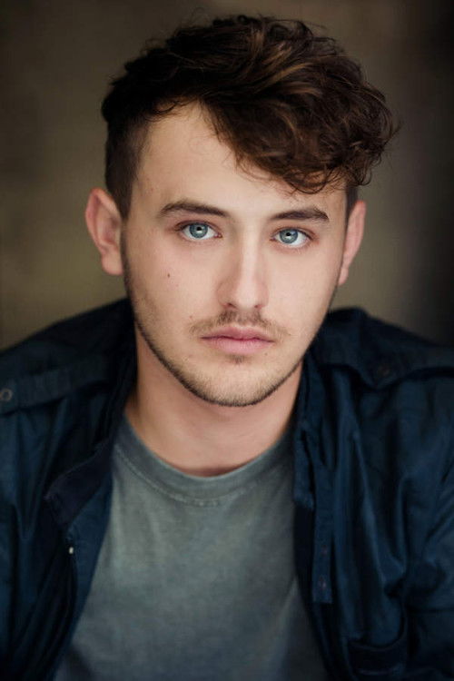 Myer van Gosliga as Shannon Worthington