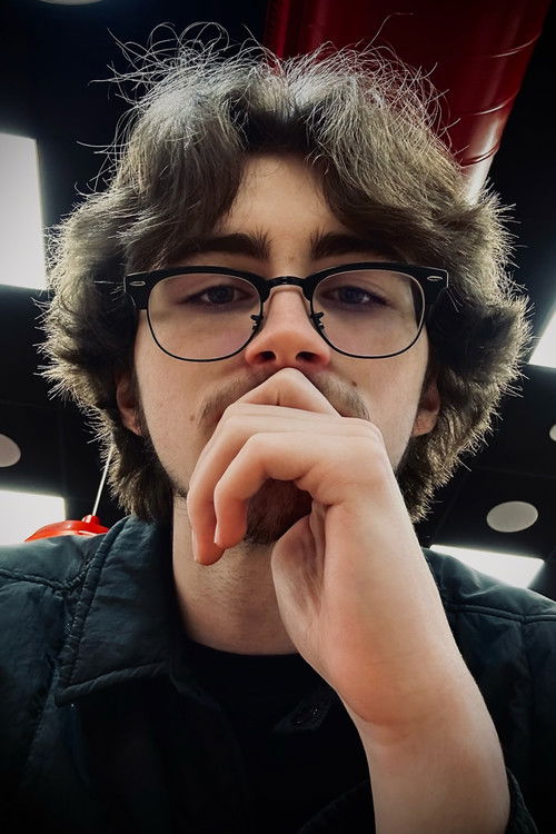 Ethan LaRoy as Diner waiter