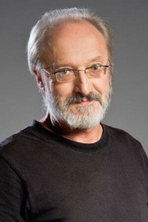 Paco Obregón as Padre de Elena