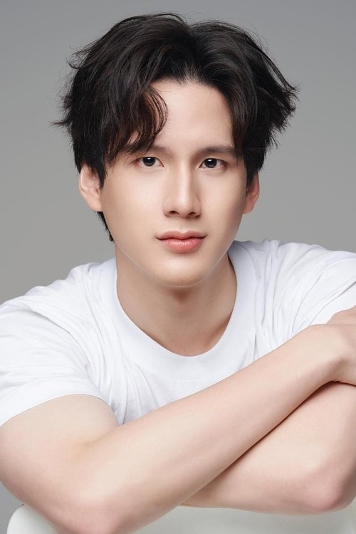 Peerawich Ploynumpol as Hope