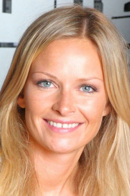 Synnøve Skarbø as Programleder