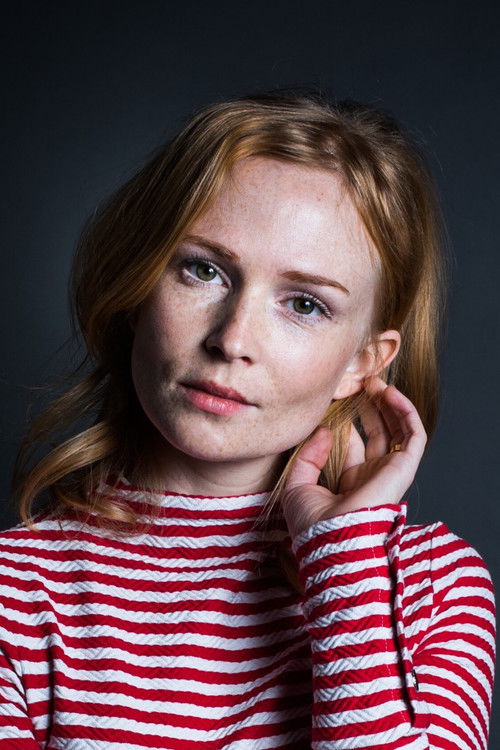 Clara Cleymans as Mlle Julia