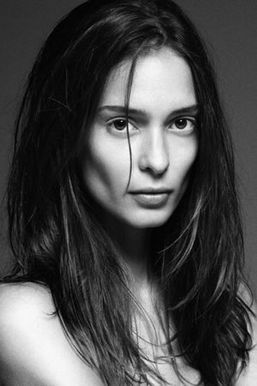 Mariana Braga as Ana Paula