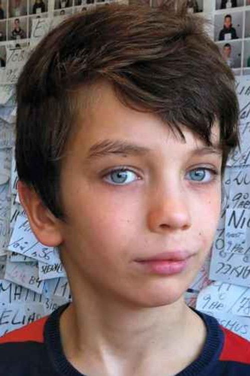 Sofus Rønnov as Tage