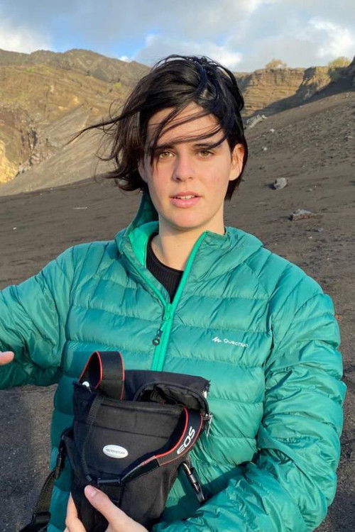 Isabel Medeiros as Bailarino