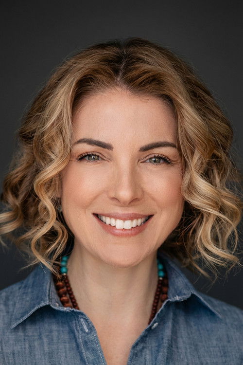 Özge Özberk as Münire