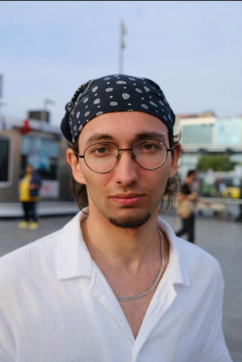 Efe Çetin as Student