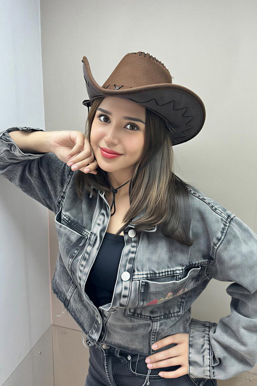 Azella Alhamid as Rini