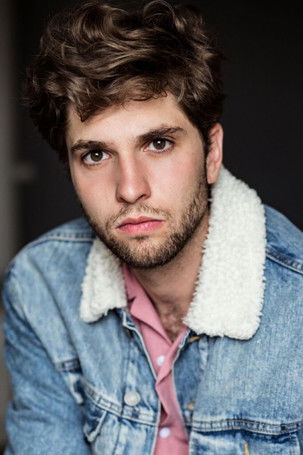 Elias Reichert as Sascha