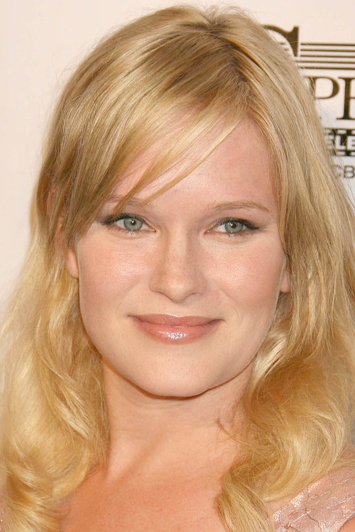 Nicholle Tom as Tracy
