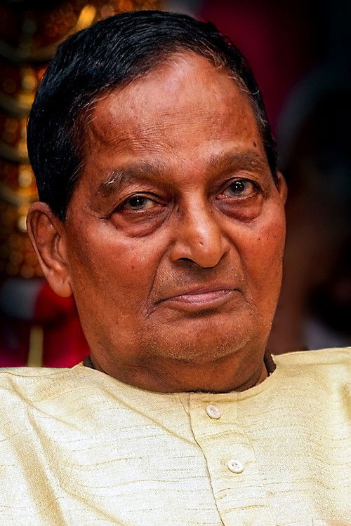 Kalamandalam Gopi as Kunju Nair