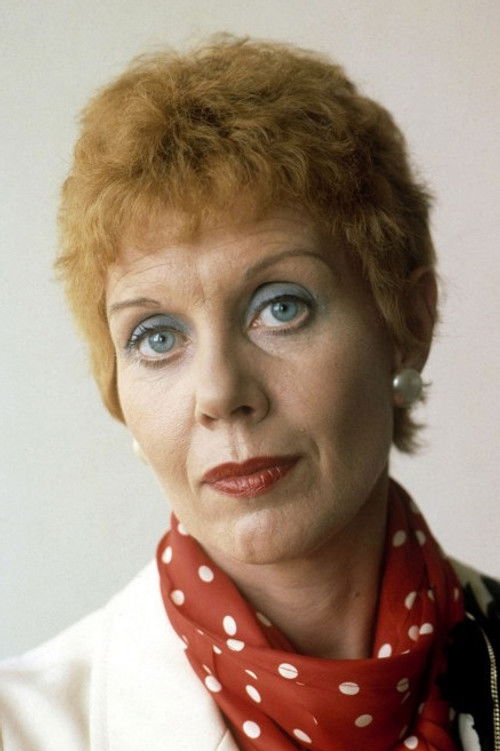 Liesbeth Struppert as Ria