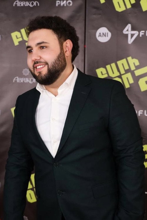 Mher Mkhitaryan as Hendo