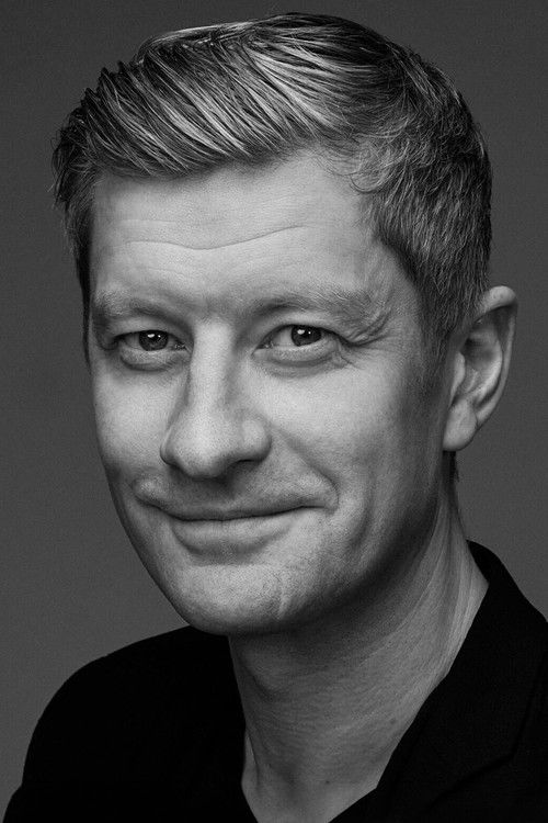 Odd-Magnus Williamson as Erik Hesselberg