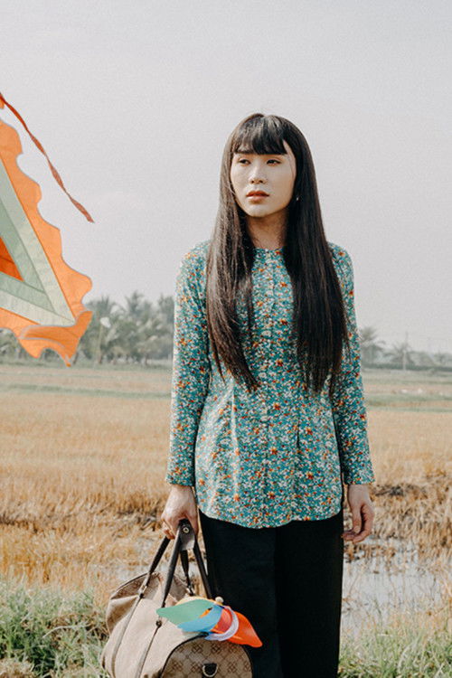 Lê Minh Dũng as Hồng Hoa/Hùng