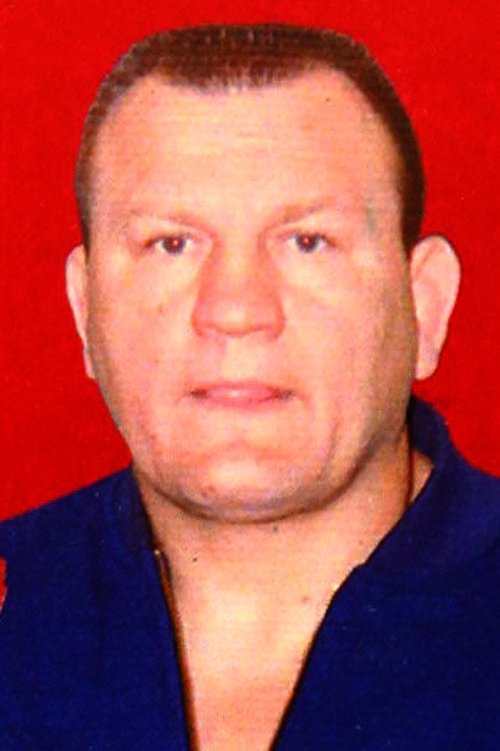 Gene Kiniski as Himself