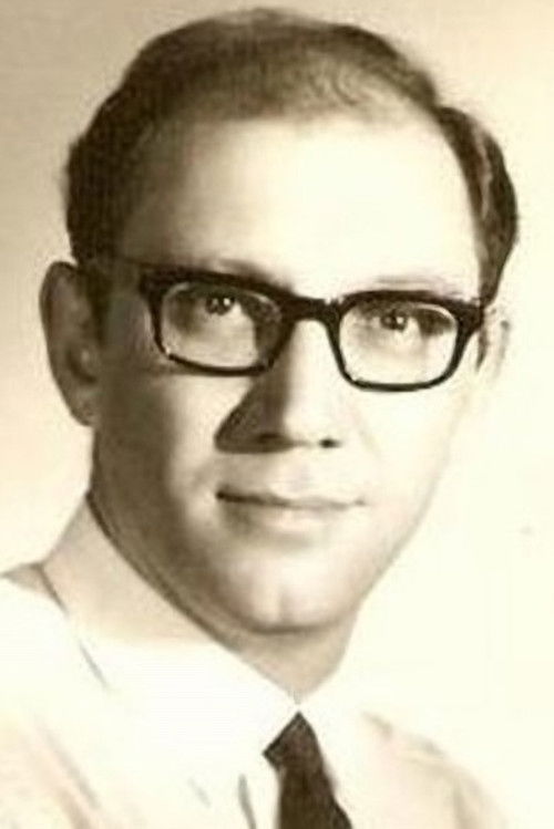 Varela Silva as Melo Cantos, Benilde's father