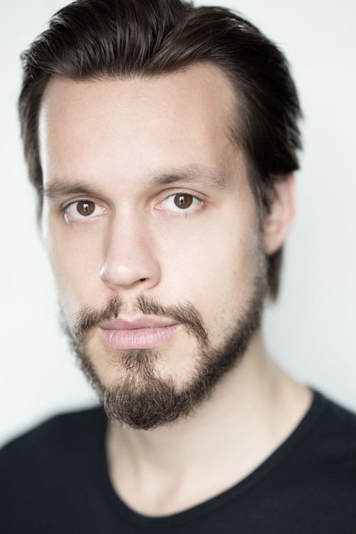 Maximilien Seweryn as Paul