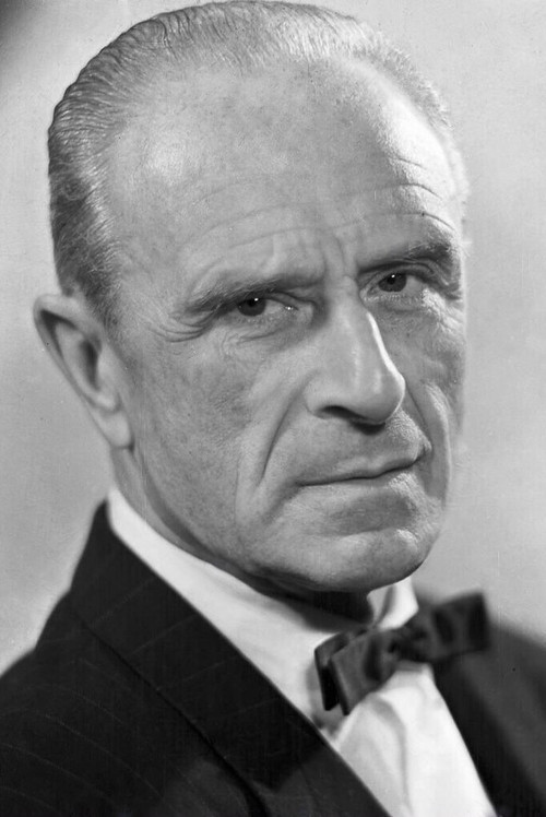 Anatoli Ktorov as Tram Passenger