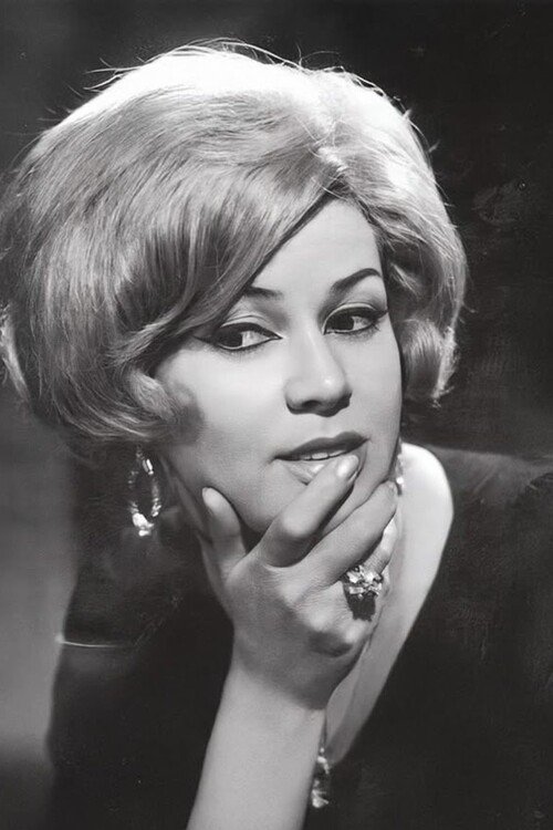 Kaiti Grey as singer