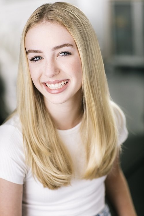 Isla Crerar as Chloe Hunt