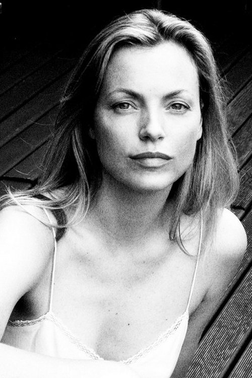 Nadia Aldridge as Lady Coleridge