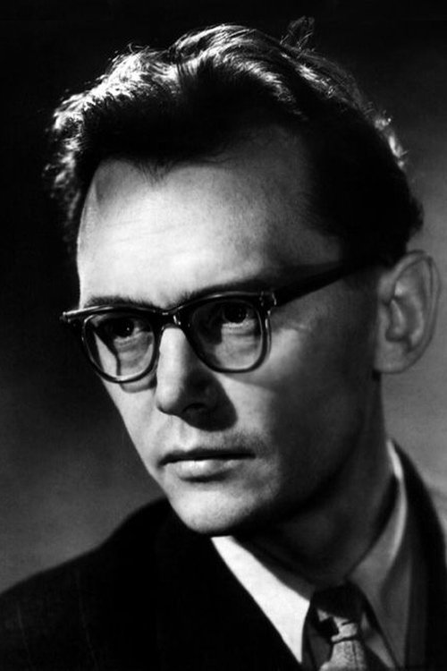 Leonid Gaidai as Коробейников