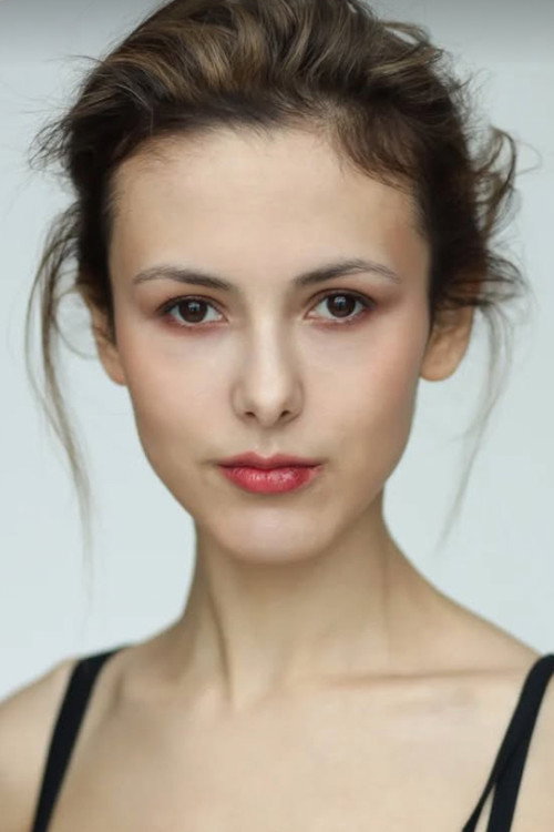 Anna Karabaeva as Yeva