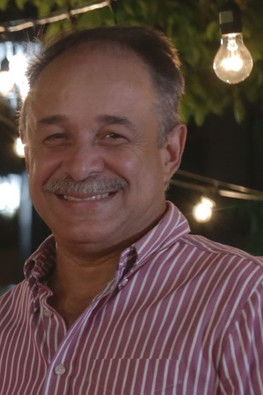 Rolando Athanasiadis as Eduardo Díaz