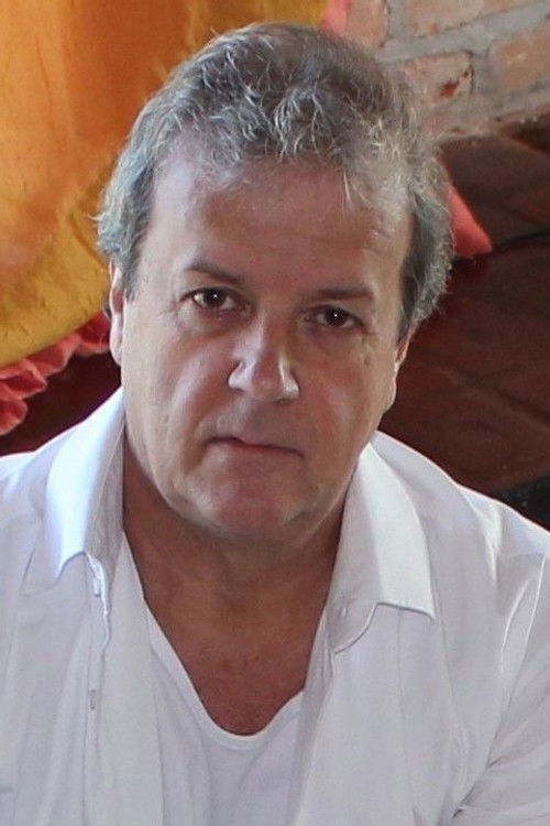 Deni Cavalcanti as Carlos Alberto