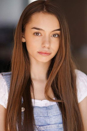 Sydney Wease as Young Terra