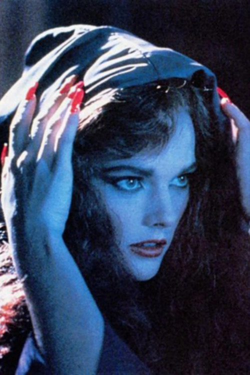 Nicole Fortier as Elizabeth Masterson