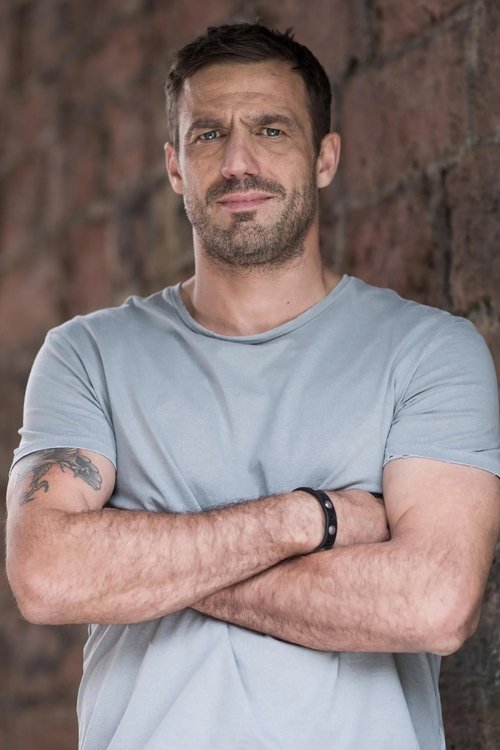 Jamie Lomas as Johnzie