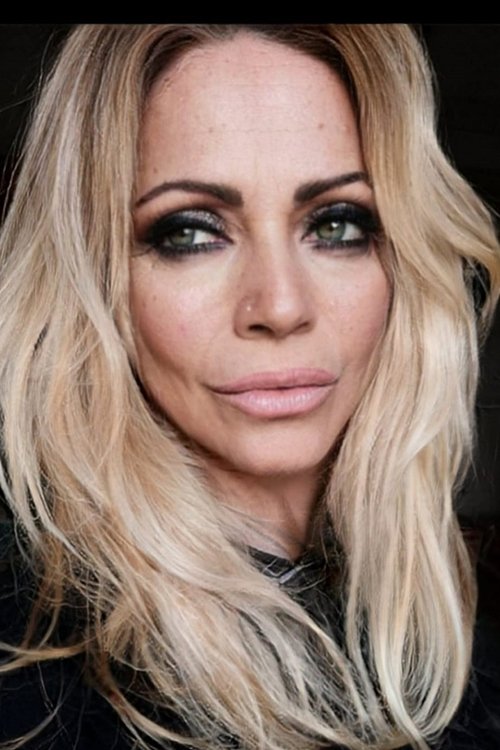 Arianna Valentini as Agente Sara