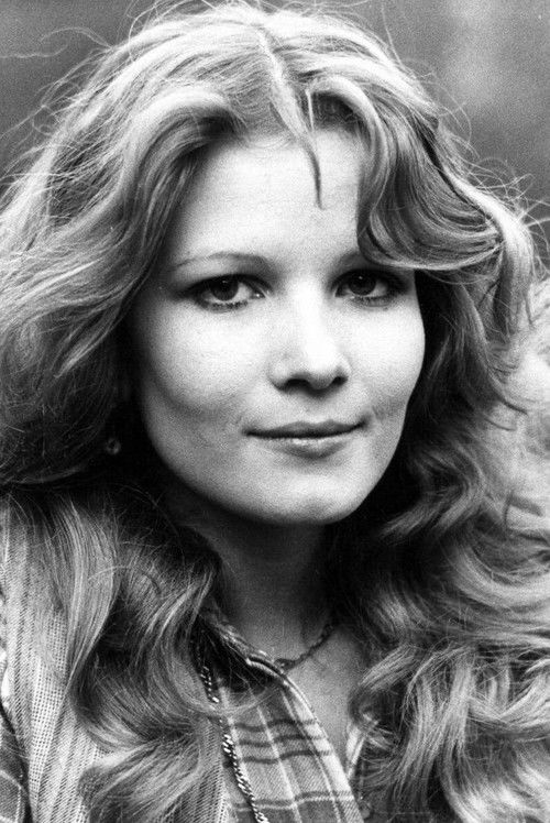 Claire Dupray as Elise