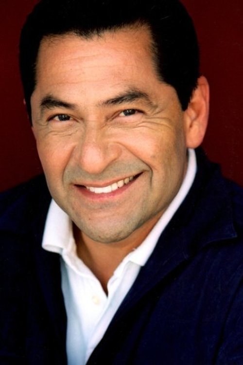 Mike Gomez as Robert Gallardo