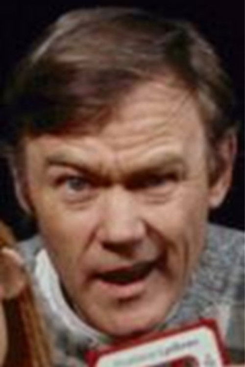 Olaf Nielsen as Politimanden