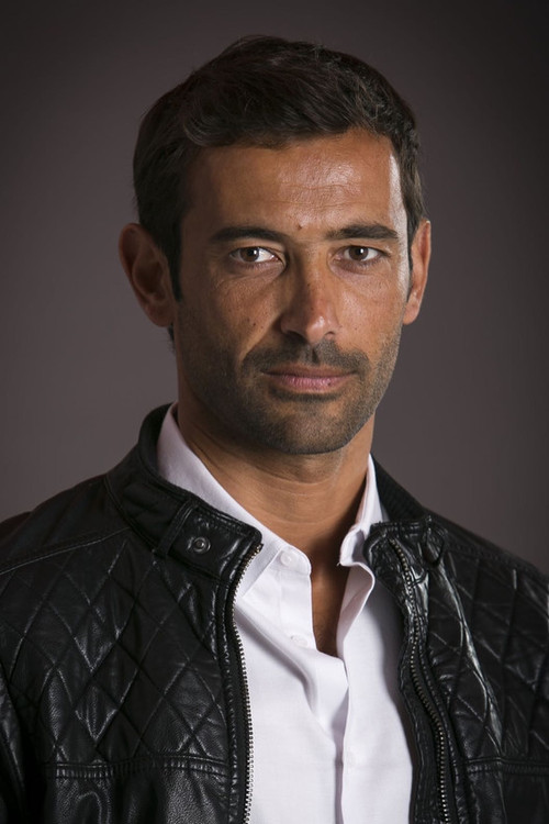 Rúben Gomes as António
