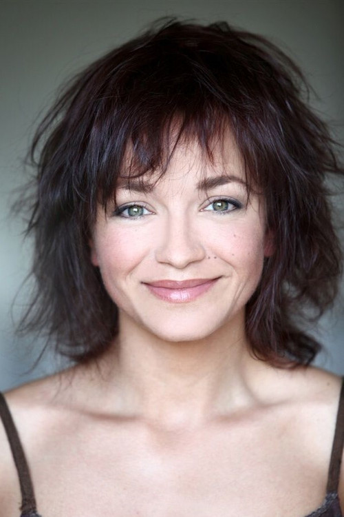 Hélène Couvert as Gynécologue