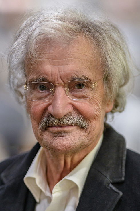 Guy Mortier as Assistant judge