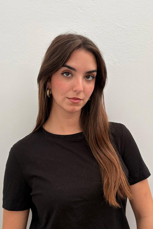 Andrea Caballero as Chica 2