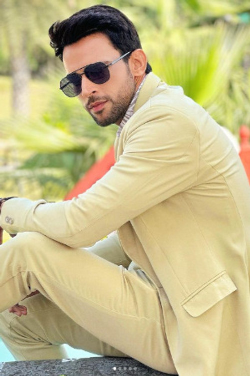 Rohit Chaudhary as Devendra