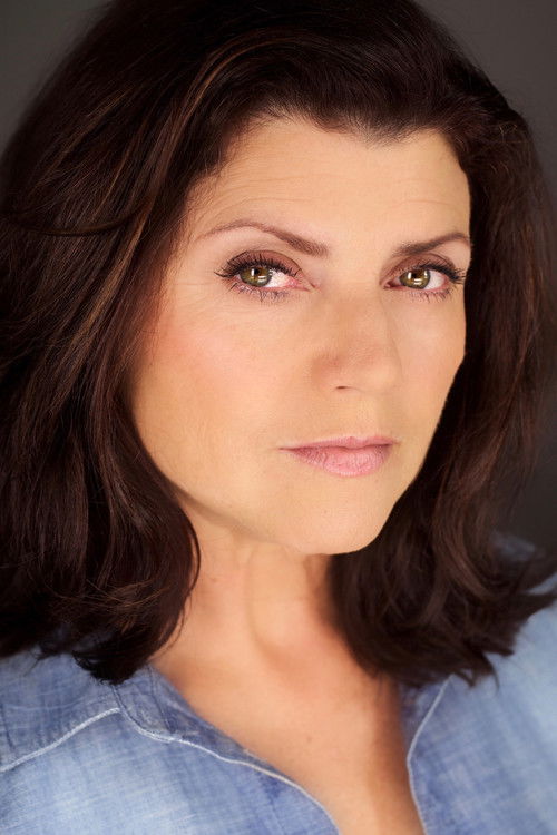 Carrie Barton as Lisa