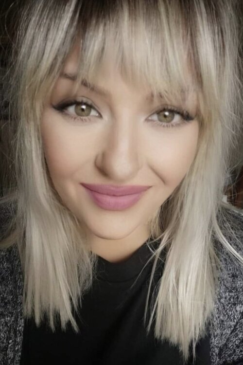 Krisha as Ángela Gallardo